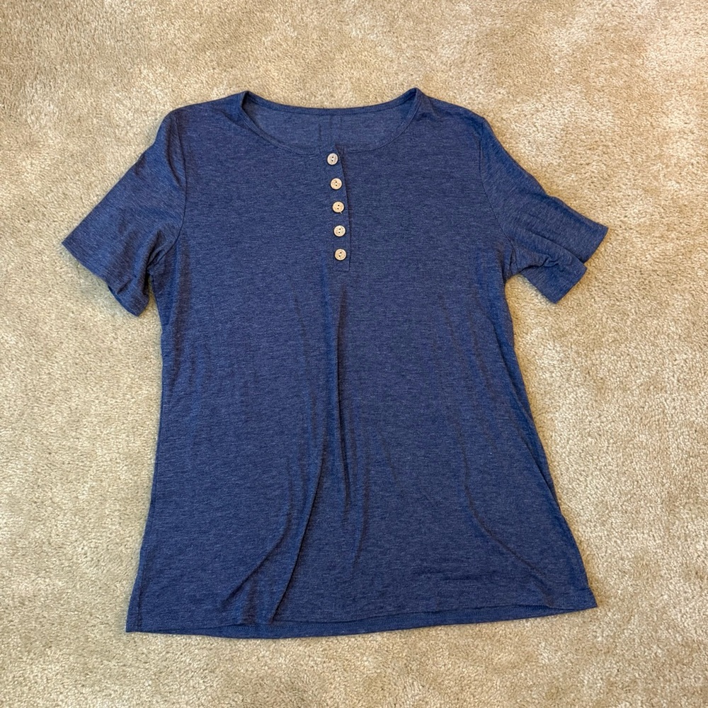 Women’s L blue comfy lightweight t shirt: casual outdoors Normcore button detail